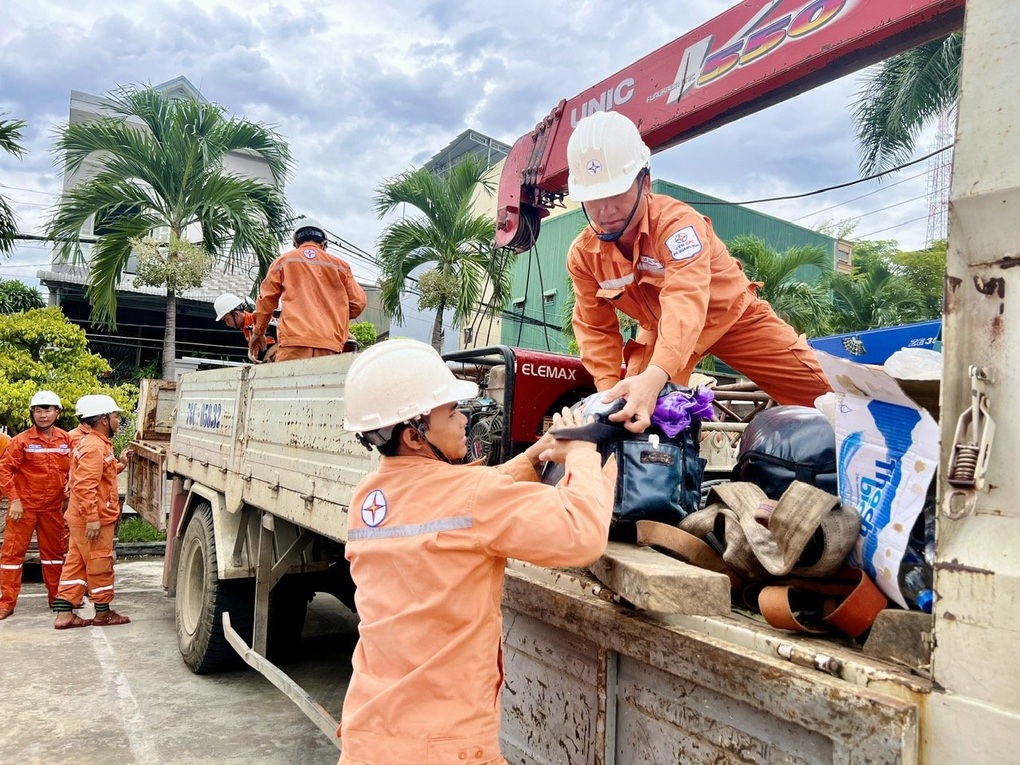 EVNCPC tăng cường 180 nhân lực thi công đường dây 500kV mạch 3 Quảng Trạch - Phố Nối - 3