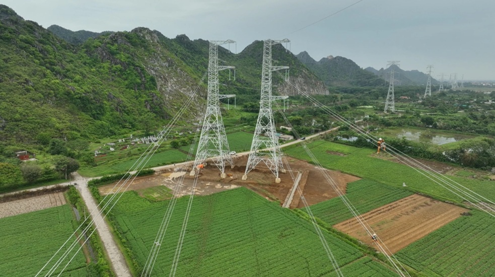 Thanh Hóa - Nam Định 間 500kV 回路 3 送電線送電完了 - 2