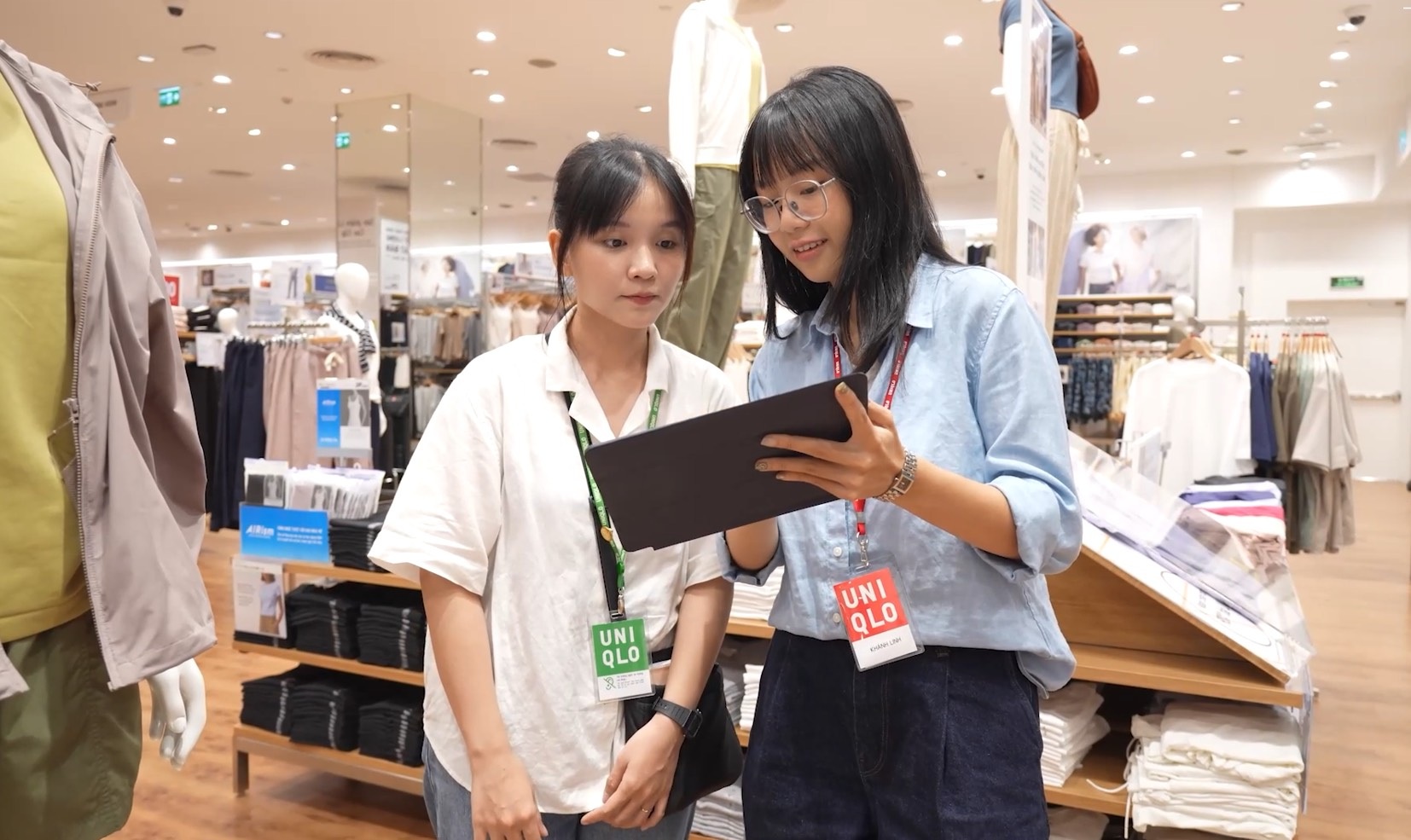 多くの障害者がUniqlo店舗で働いています - 1